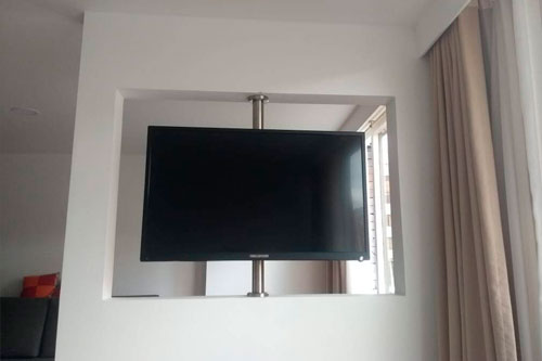 Soporte pivote giratorio para ver tv desde dos habitaciones