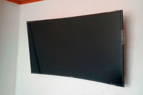 Montaje soporte de pared para televisor de 45 pulgadas con pantalla curva