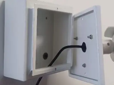 Caja metalica para camaras de seguirdad con grado IP65 diseñada para exteriores