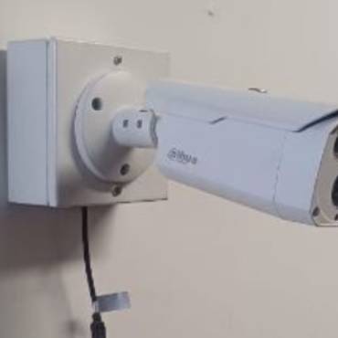Caja-metalica-para-intemperie-para-camaras-de-seguridad