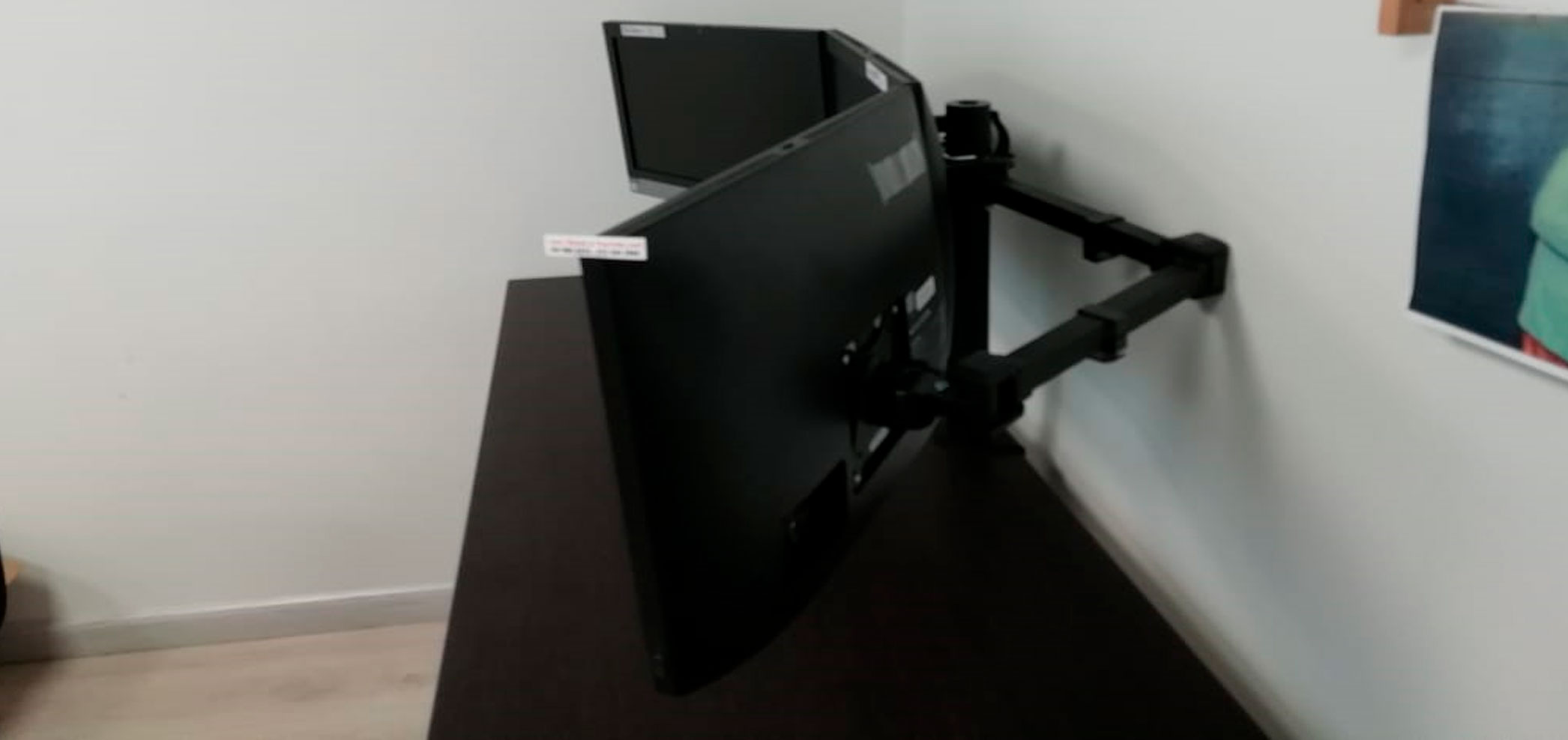 Soporte con prensa para instalacion de 3 monitores