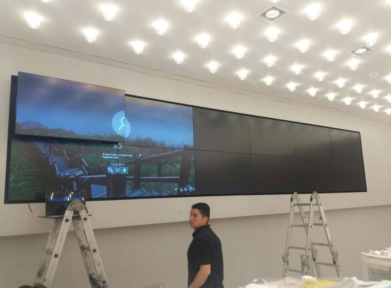 Estructura videowall para multiples pantallas en panel de pared