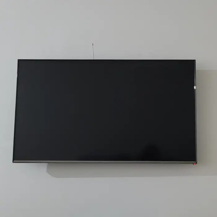 Instalación de soporte de TV con ruedas