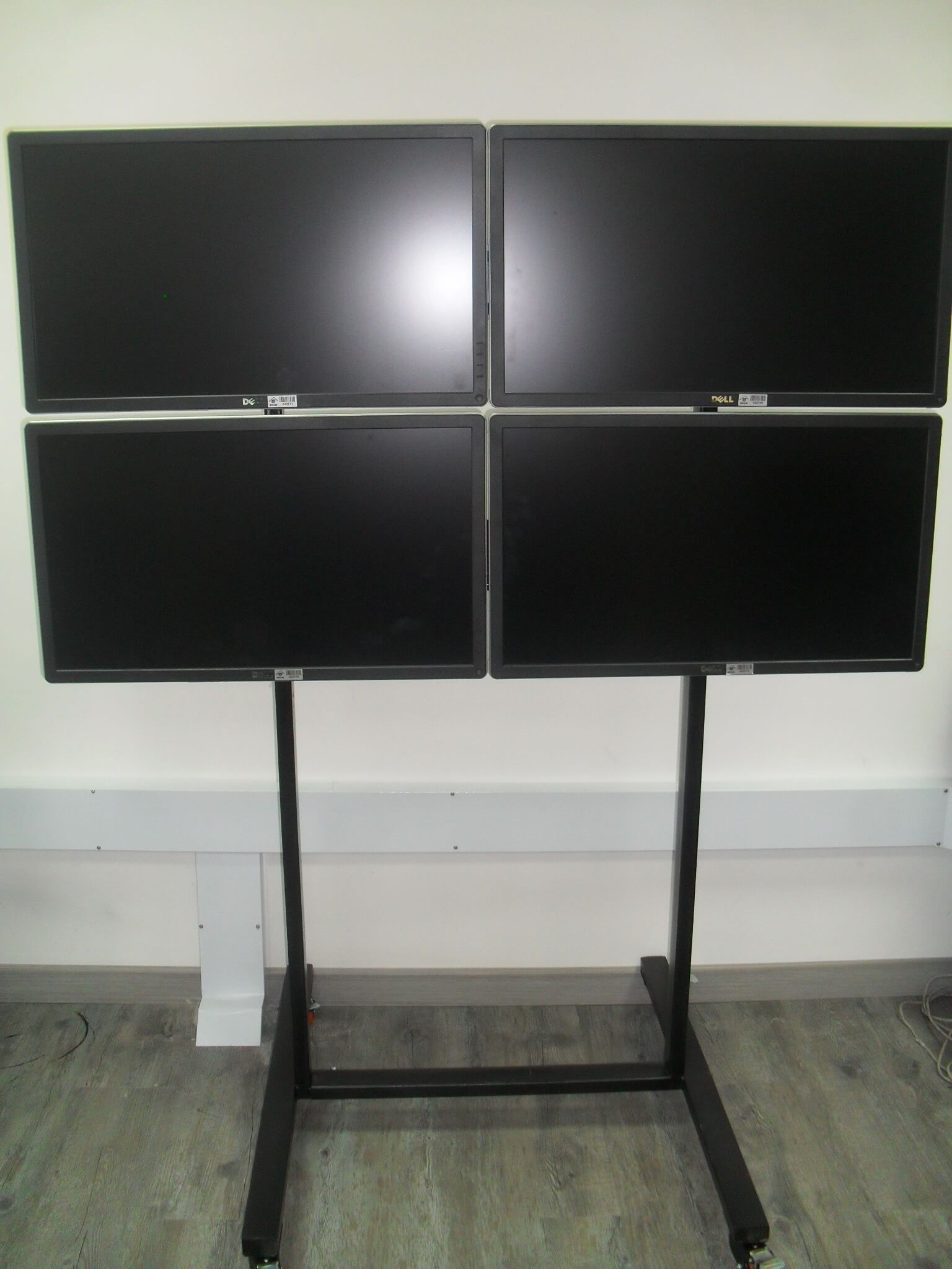 Videowall para cuatro monitores o televisores